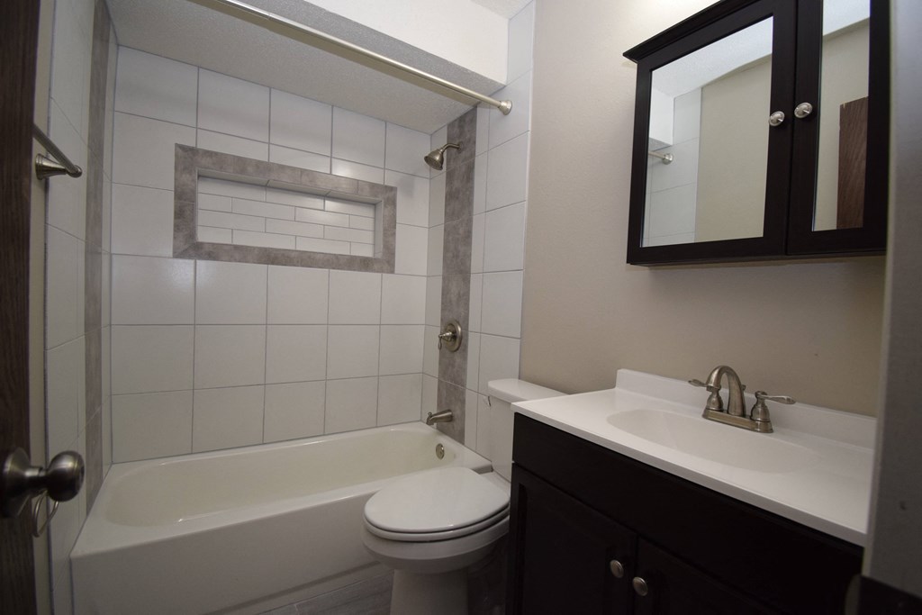 Crysler Plaza West Apartments, 1240012416 E 40th Street, Independence